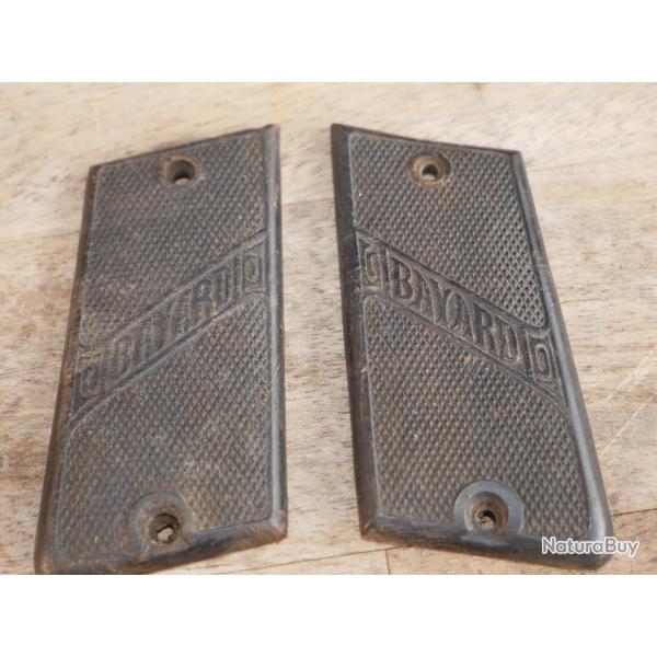 Paire de Plaquettes de pistolet BAYARD en 7.65mm
