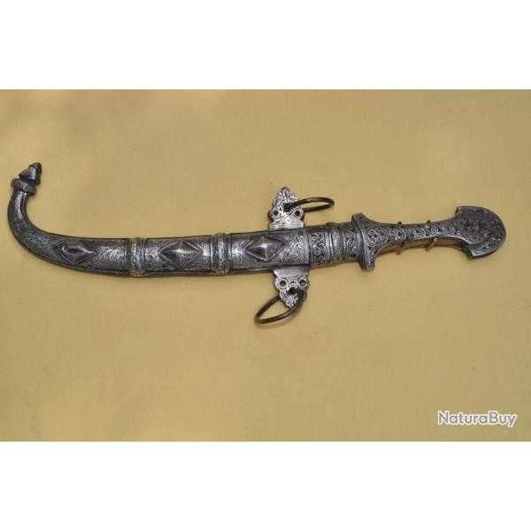 ancien poignard arabe richement travaill�