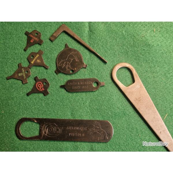 LOT D'OUTILS DEMONTAGE POUR COLLECTIONNEUR ACCESSOIRES COLT SMITH & WESSON ETC...
