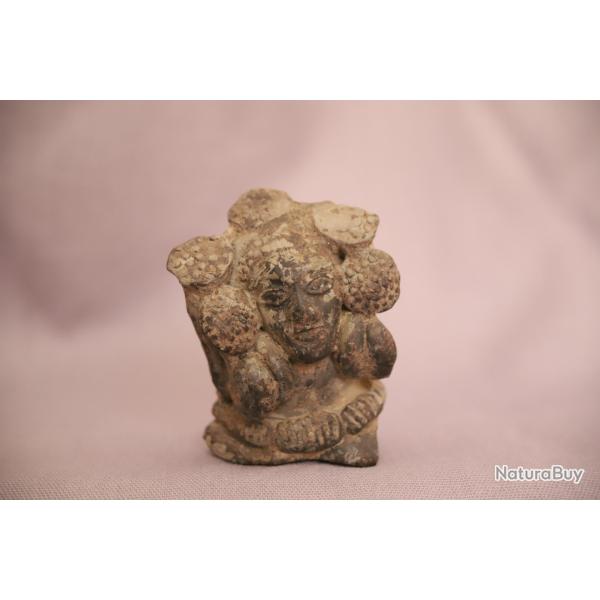 T�te de d�esse f�minine en terre cuite - Inde, Empire Maurya, 3�me-2�me si�cle avant J.C.