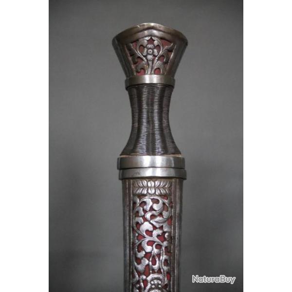 Dague tout acier ajour� dite patag - Bhoutan ou Tibet, 19�me 1�re moiti� 20�me si�cle