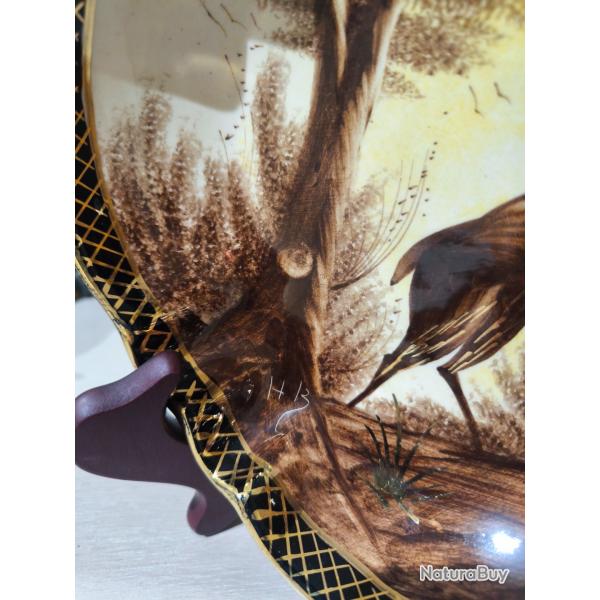 Assiette d�corative en porcelaine fa�enc�e Chasse / cerf  sign�e H.BEQUET