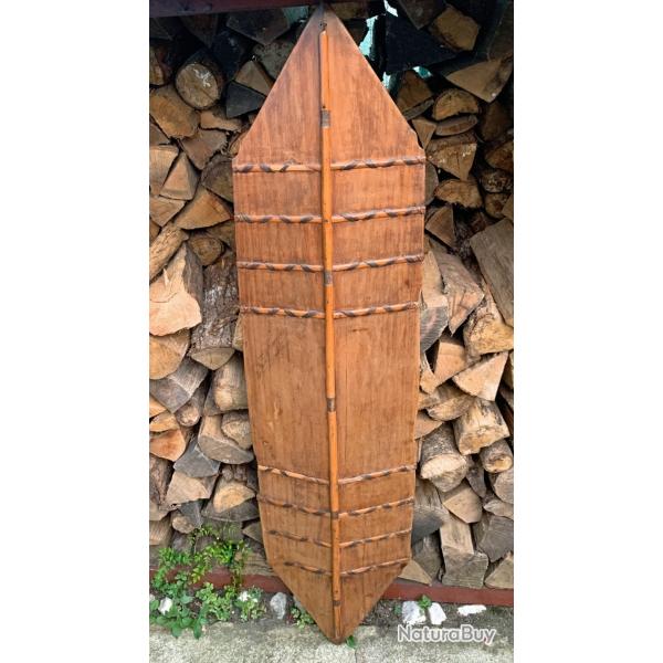 ANCIEN BEAU BOUCLIER INDONESIEN DU PEOPLE DAYAK, XIX�, INDONESIE MALAISIE ASIE
