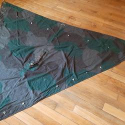 Poncho militaire camoufl&eacute; pays nordique de la Seconde Guerre Mondiale authentique.