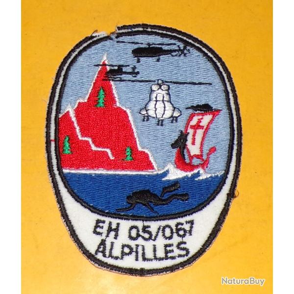 TISSU   ESCADRON D'HELICOPTERES 05/067 ALPILLES ,  A NOTER UN LEGER MANQUE A 11 HEURES ,  ETAT VOIR