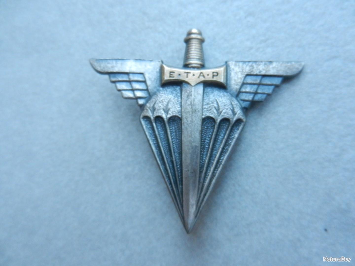 ANCIEN INSIGNE MILITAIRE confederation musicale de france signé moret