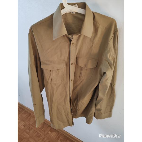 CHEMISE BEIGE, ARME TCHQUE