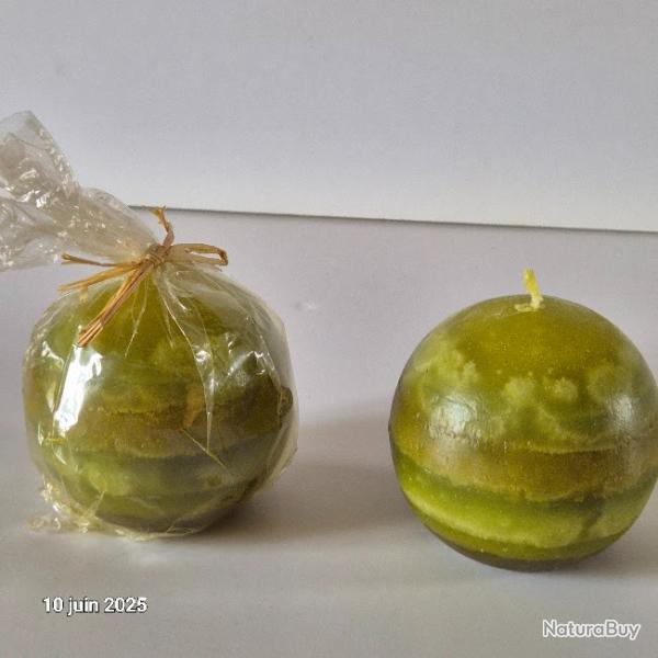 Lot de 2 bougies en forme de boule  neuves ,   couleur verte et d�grad�e