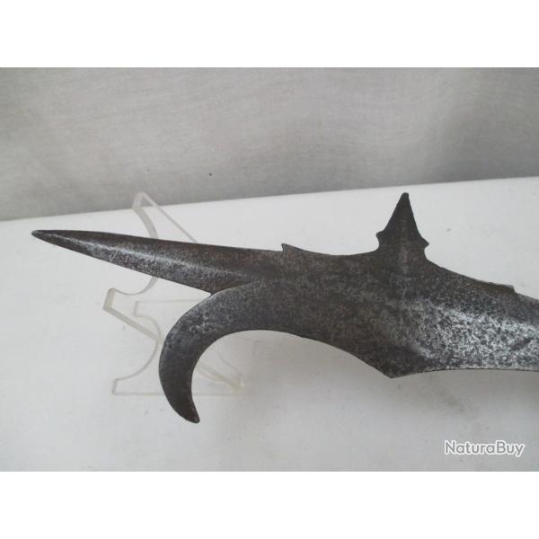 arme d'hast -  esponton ou pertuisane   16 em  17 em