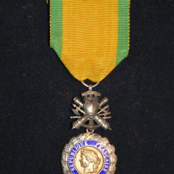 EXCEPTIONNELLE MEDAILLE MILITAIRE 1870-RARE 4° TYPE BIFACE CUIRASSE-FOND GRENE-ARGENT ET VERMEIL