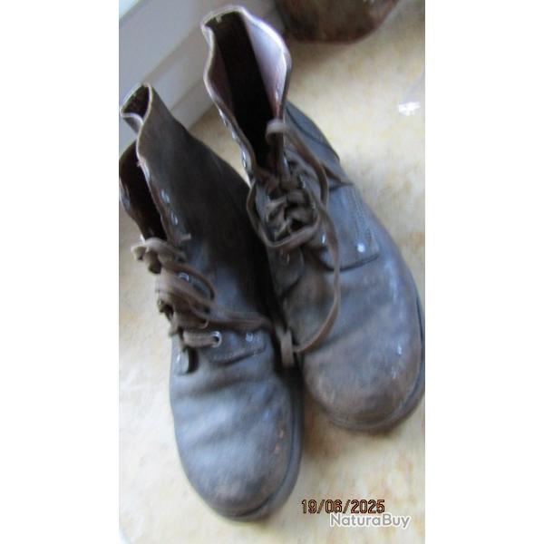 BRODEQUINS CUIR MOD�LE 1945 DE 1954 INDOCHINE ALG�RIE TAILLE 29 (44) d�clout�s