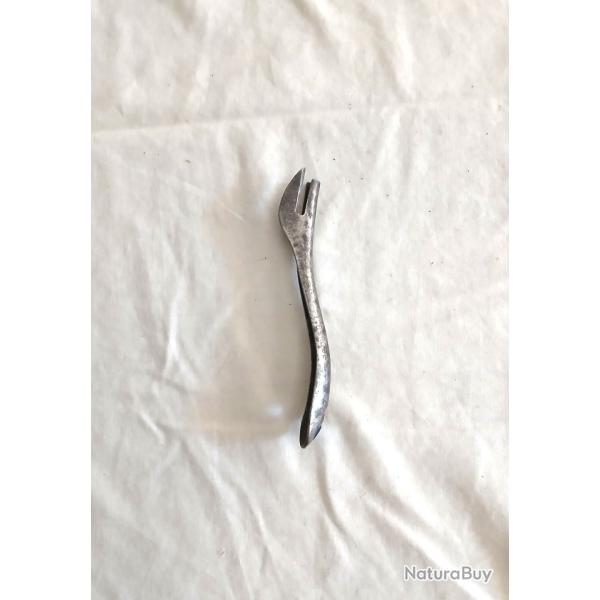 Equipement - FR59310a  Ouvre boite Le singe