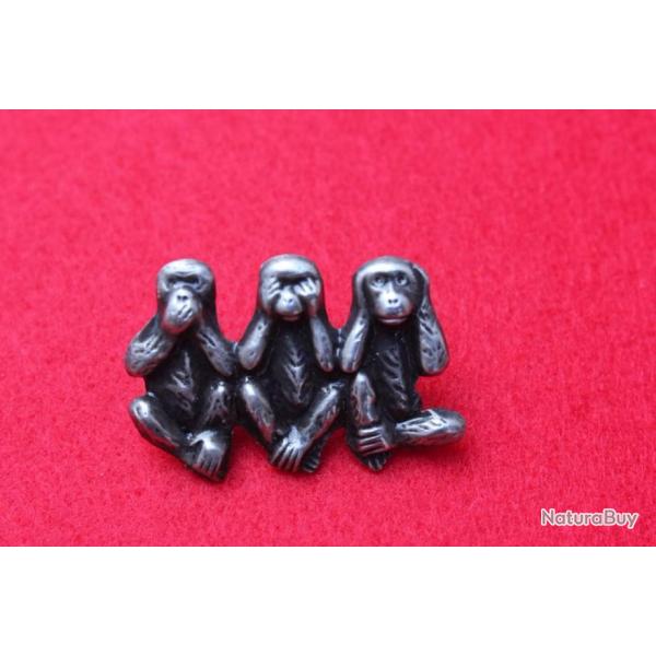 Insigne Trois Singes ( Fixation pin's ) ( Hauteur:2cm)(Largeur:3.2 cm)