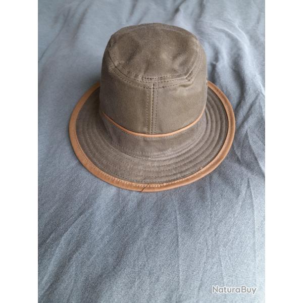 Chapeau huil� taille 55