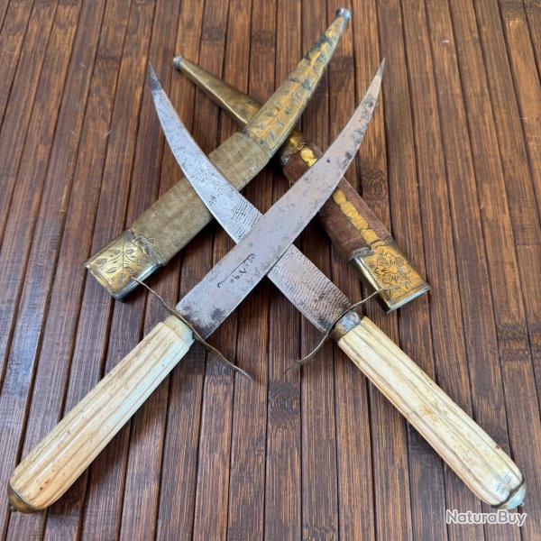 PAIRE DE POIGNARD ETHNIQUE TRIBAL AFRIQUE MANCHES EN OS SCULPT�