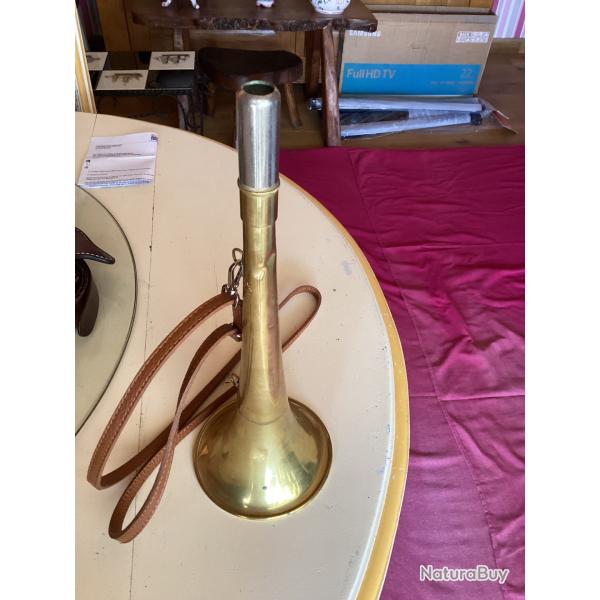 Trompe droite SNCF et courroie