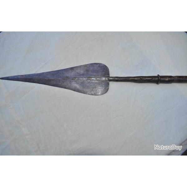 ancien fer de lance  art ethnique Africain