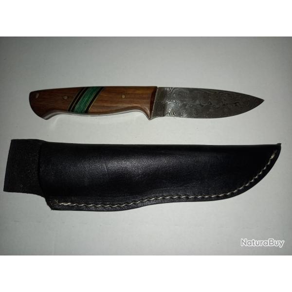 Couteau  dpecer en Damas neuf avec incrustation sur manche