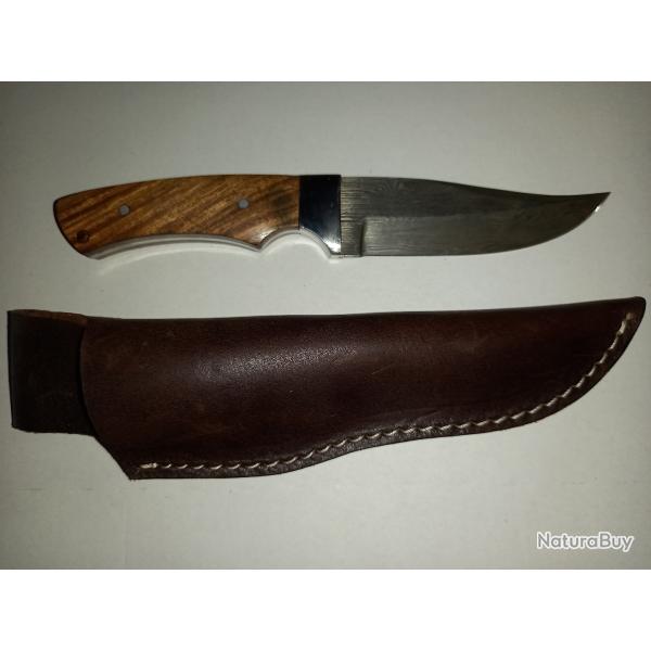 Couteau � d�pecer en Damas neuf  manche bois �tui ciur marron