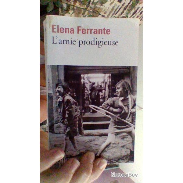 L'amie prodigieuse par Elena Ferrante - Folio -