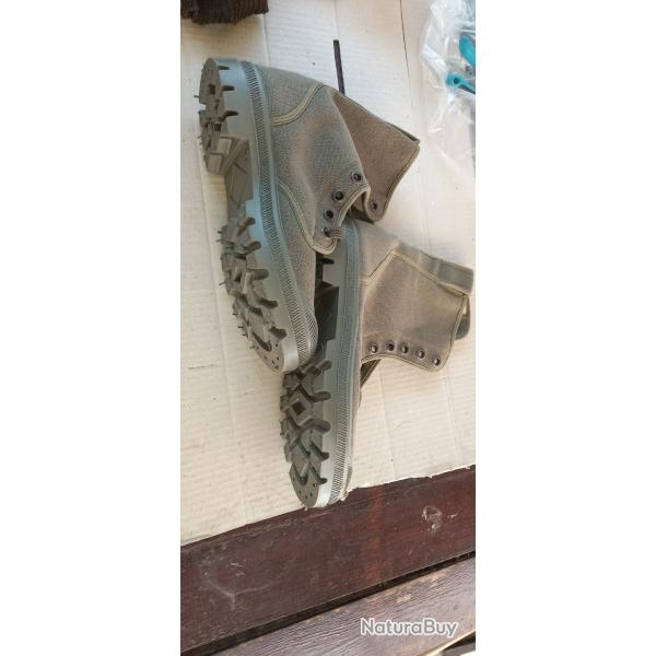 chaussure de brousse pataugas taille 40 neuves