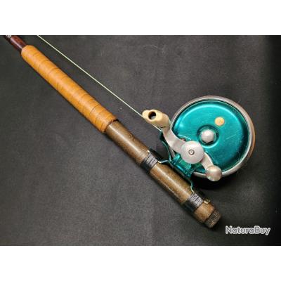Une Canne à Mouche, Mouche, Pêche à La Truite Du Rabatteur, Net Et Fort De Mouches Artificielles Utilisees Pour La Peche De Mouche Pour La Truite Arc En Ciel Bdbfr5