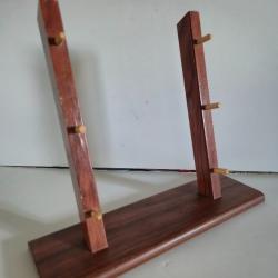 Pr&eacute;sentoir Muela bois (vide) pour pr&eacute;senter 3 grands couteaux   ou dague, ...