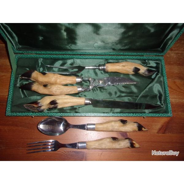 Service a decouper et  couverts a salade  manches pattes de chevreuil