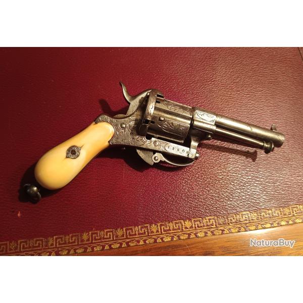 Petit rvolver 7 mm  broche vers 1860 poque Napolon III