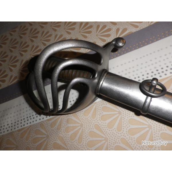 Tr�s beau et peu courant sabre de spahis