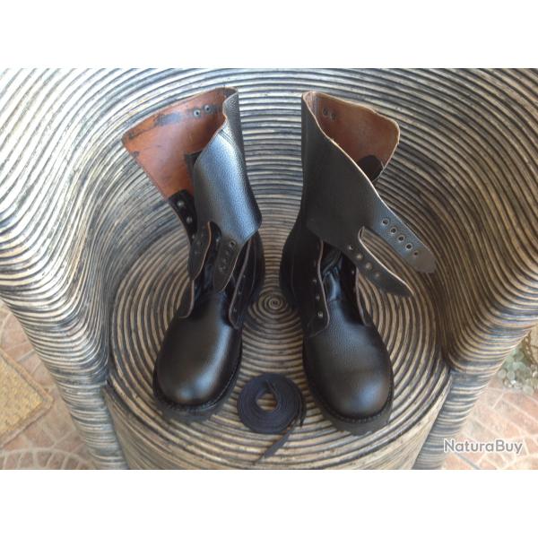 Rangers de l'arm�e fran�aise de marque "Tortora" en taille 42.