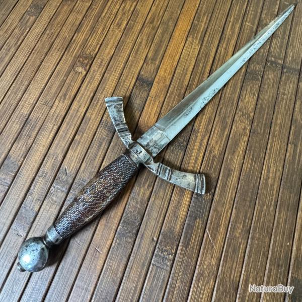 DAGUE MAIN GAUCHE DE STYLE XVll �me VIOLLET LE DUC XlX �me