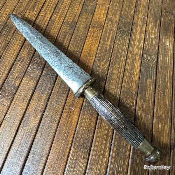 PETITE DAGUE DE D�FENSE XlX �me