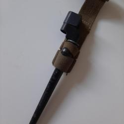 Baionnette anglaise Lee Enfied n°4 MK II avec porte fourreau. Fourreau daté 1944. Très rare.
