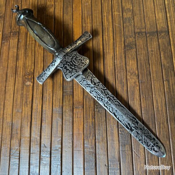 SUPERBE DAGUE XVlll �me ENTIEREMENT GRAV� FUS�E EN CORNE