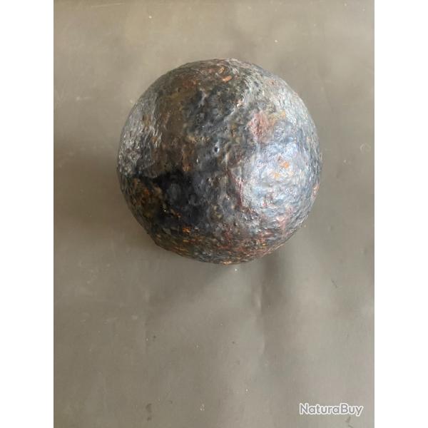boulet de canon grande taille poids 14 kg  diam�tre 15 cm