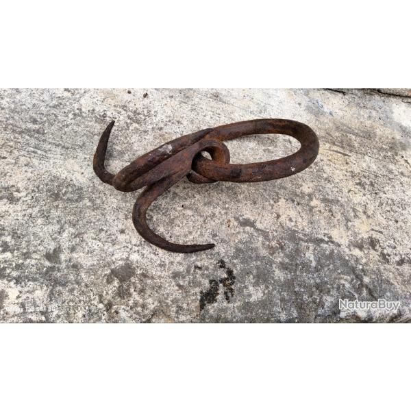 Grapin ancien en fer forg�