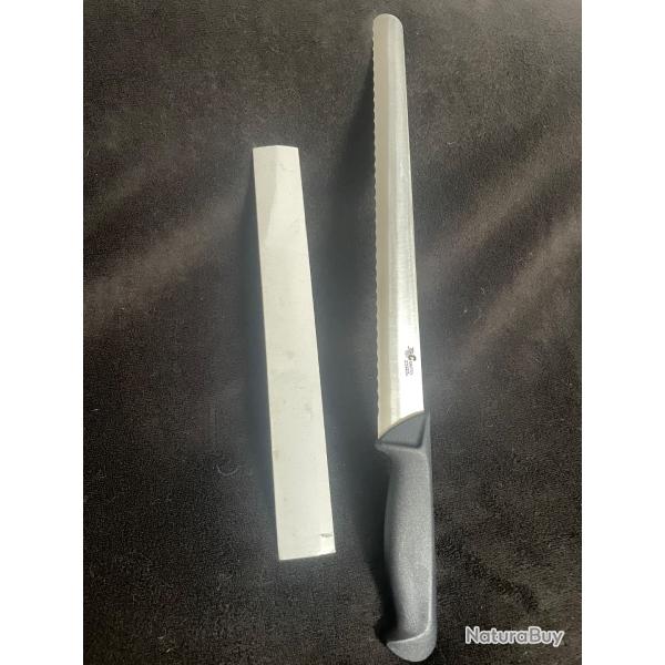 Couteau pain / G�noise crant�e Neuf manche abs
