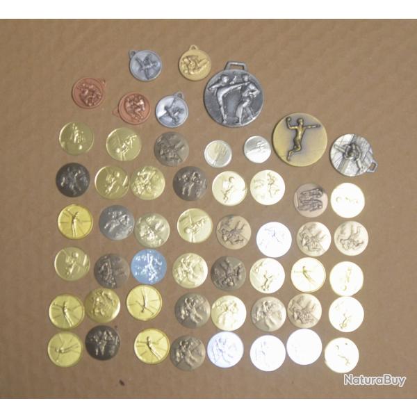 Gros Lot de m�dailles diverses et divers insignes