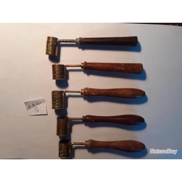 5 anciennes dosettes a poudre et plombs  N� abc