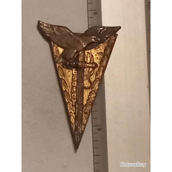 Insigne de l'cole de spcialisation de l'aviation lgre de l'arme de terre (ESALAT)