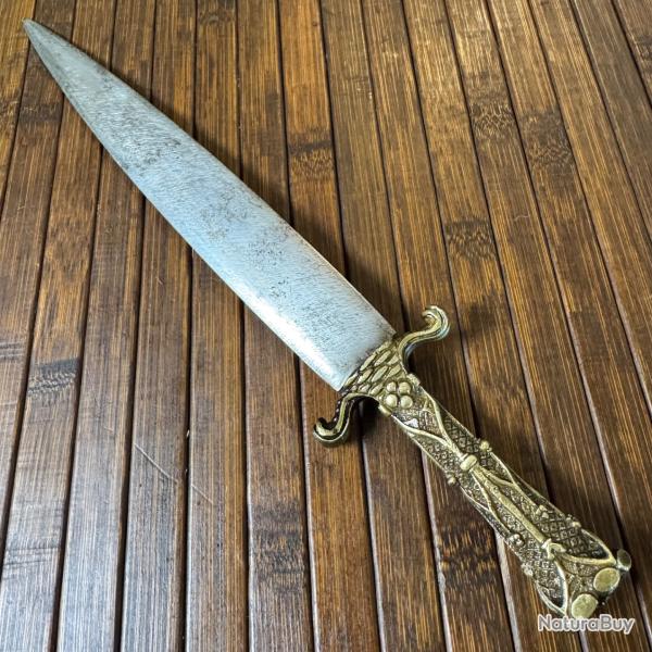 DAGUE POIGNARD DE D�FENSE ROMANTIQUE MANCHE EN BRONZE SCULPT� XlX eme si�cle