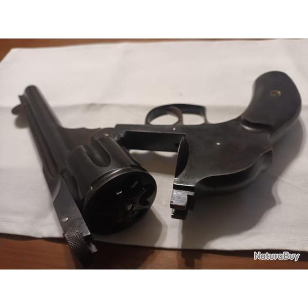 Revolver Hammerless en 44 Russian