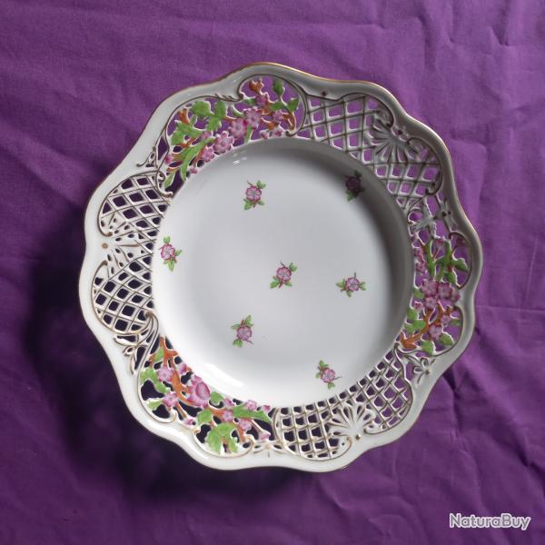 Ancienne assiette en porcelaine ajour�e Herend.