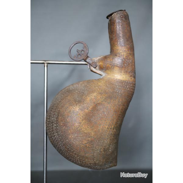 Poire � poudre orientale en scrotum de cam�lid� - Monde Musulman, 19�me si�cle (2)