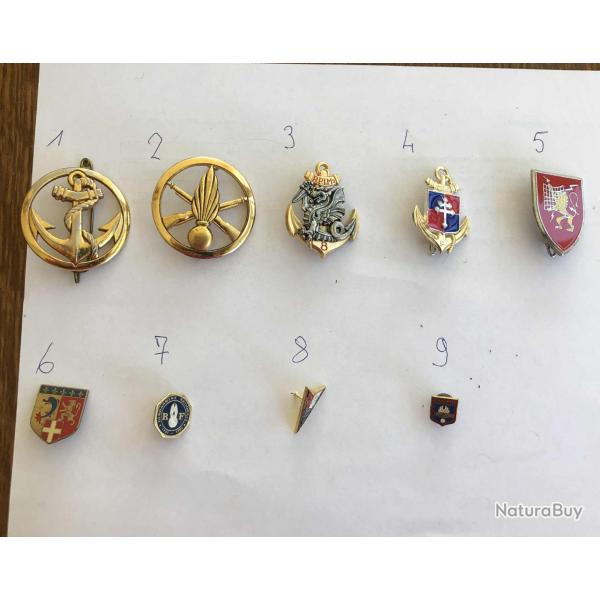 INSIGNES MILITAIRES -- 1 LOT DE 9