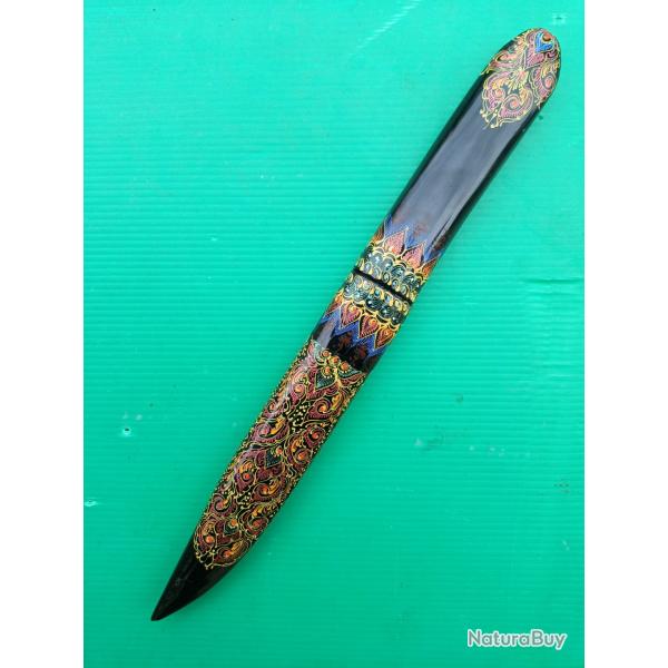 ANCIENNE DAGUE  AVEC SON  FOURREAU   .  SUPERBE  TRAVAIL ARTISANAL  .  AUCUN JEU  .