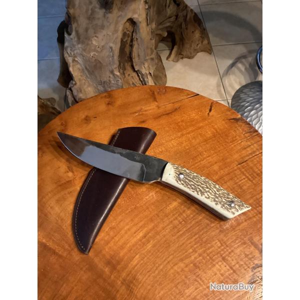 Solide couteau de camp par Nicolas Eyrieux