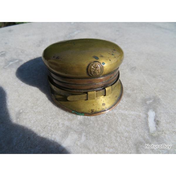 Ancienne tabati�re � priser en cuivre en forme de casquette d'officier de marine fran�ais FRANCE 19�