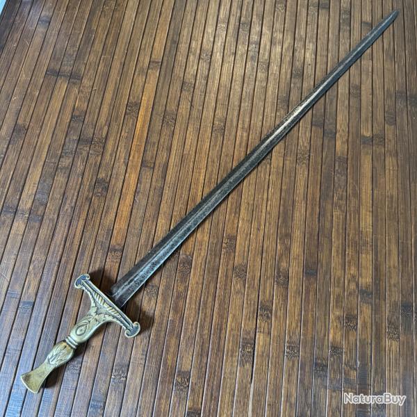 BELLE �P�E - GLAIVE XlX �ME MANCHE LAITON GRAV�